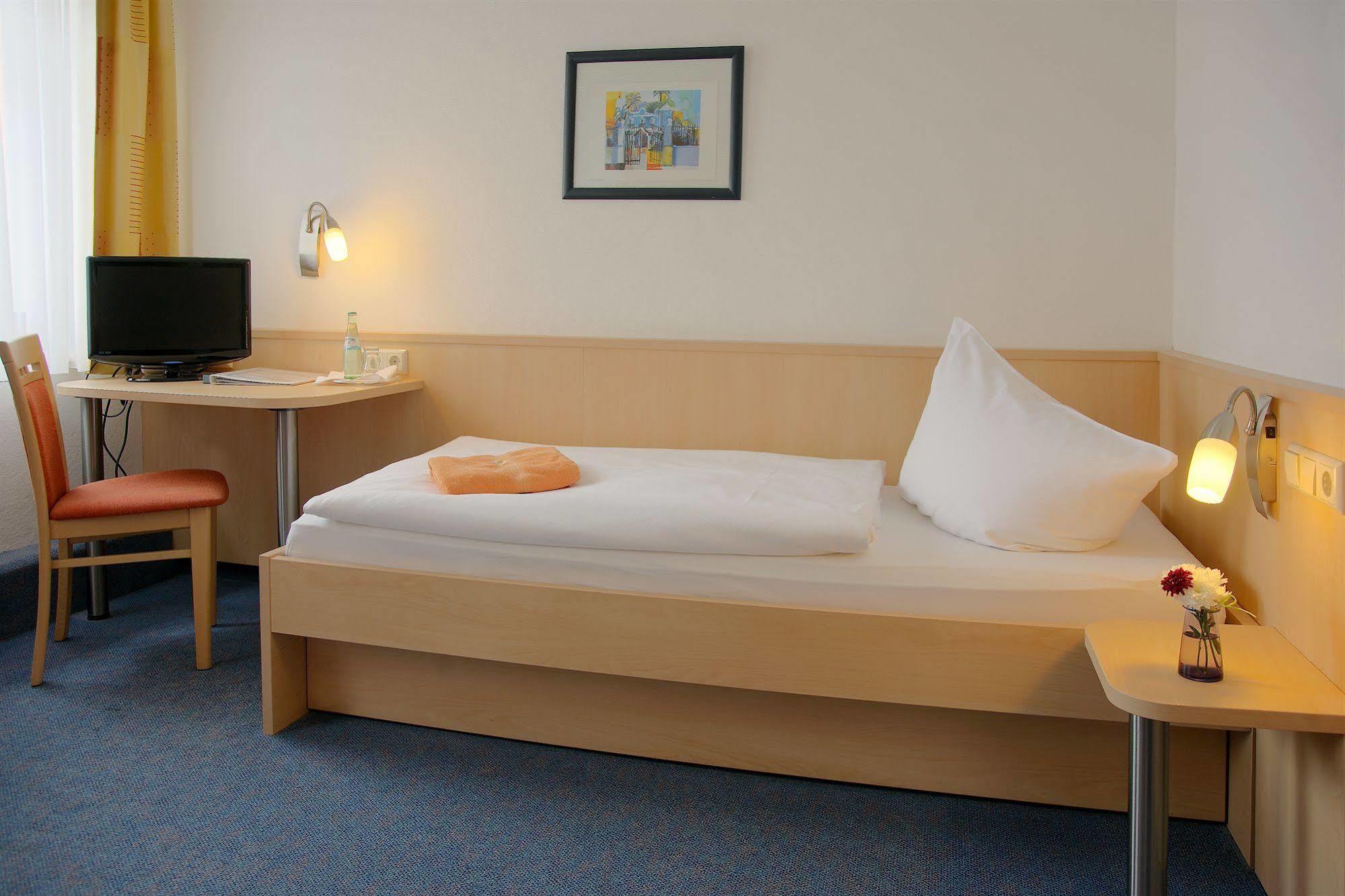 Adler-Hotel Delitzsch Eksteriør bilde